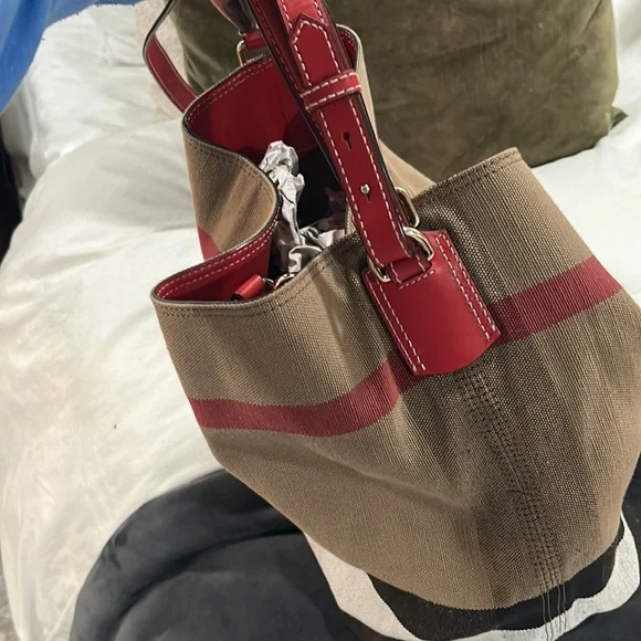 Authentic Burberry Ashby Purse - Picture 6 of 11